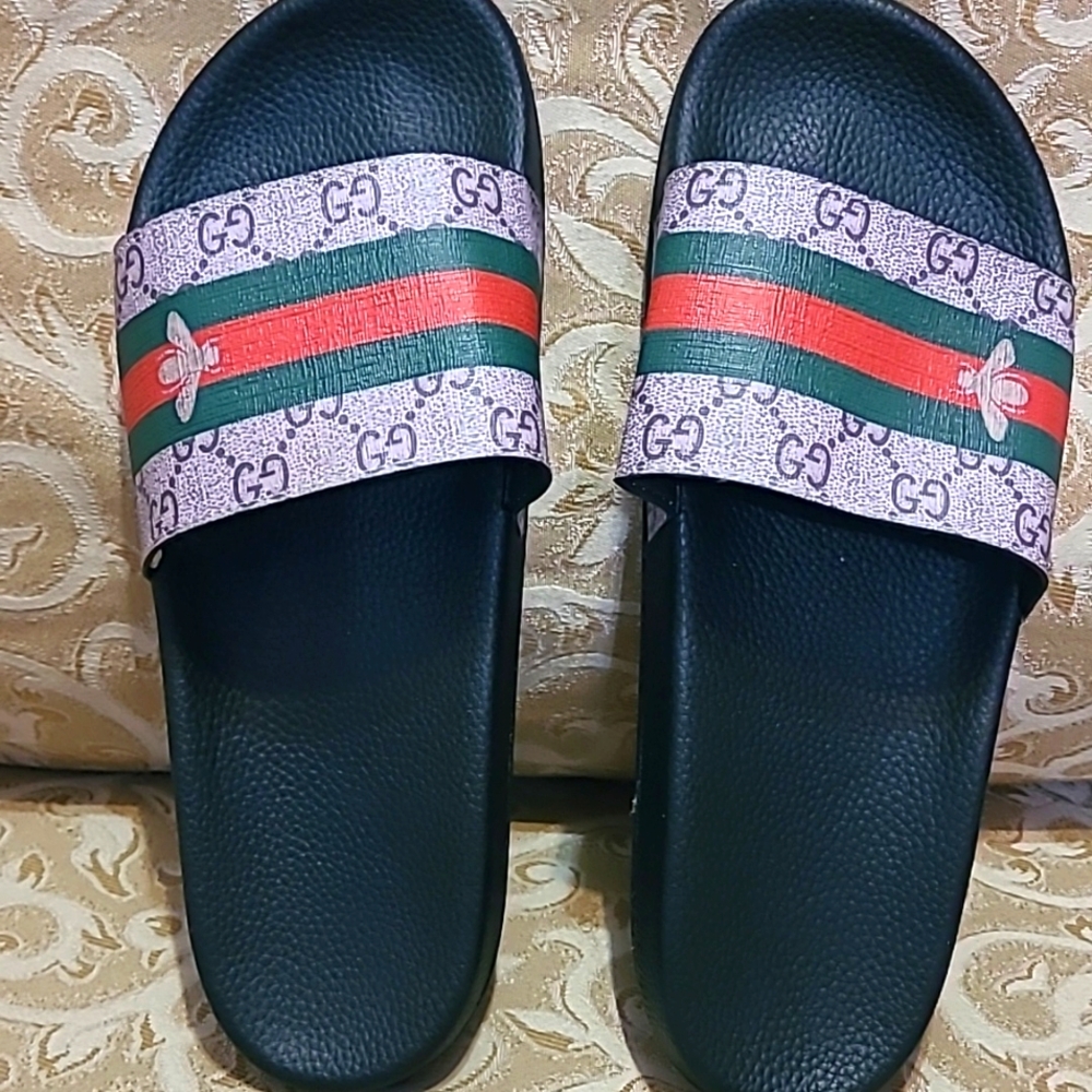 LIGHTLY WORN GUCCI SLIDES 11M